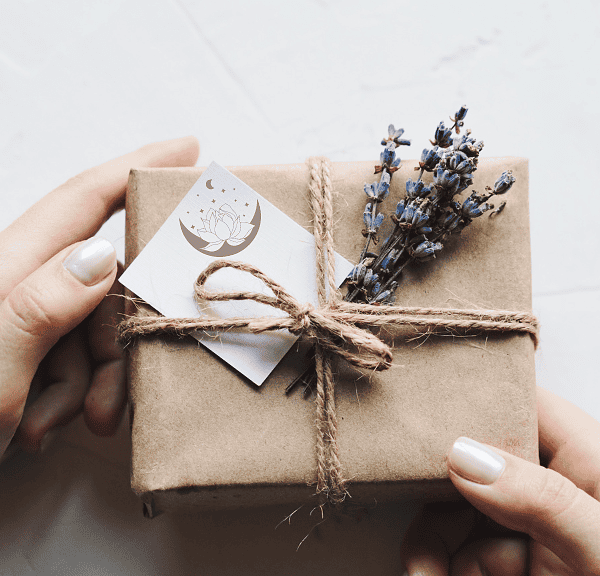 A women holding a gift in her hands.